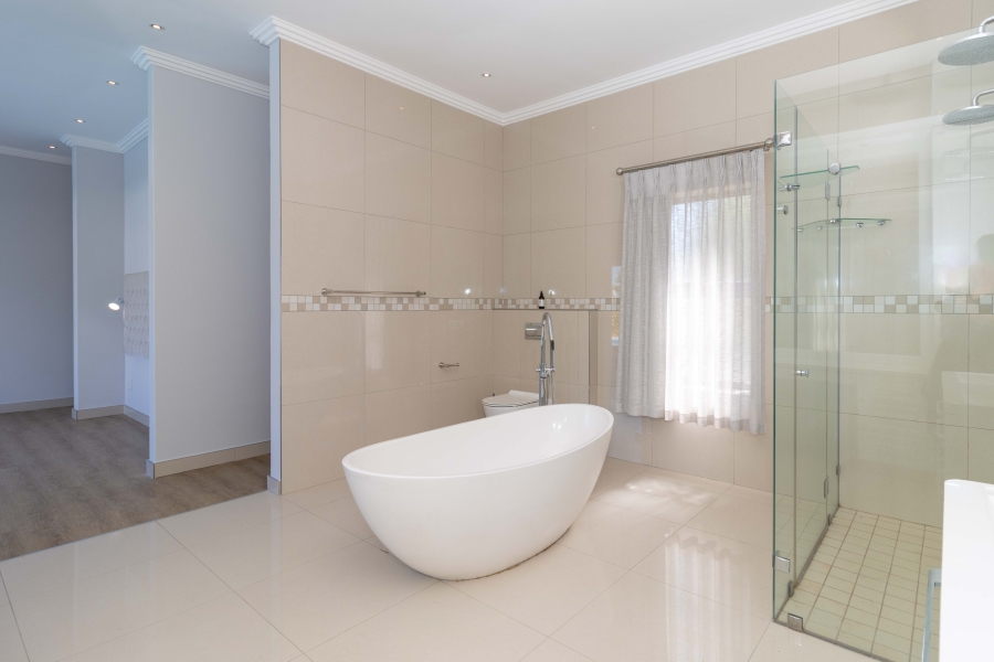 5 Bedroom Property for Sale in Val De Vie Estate Western Cape